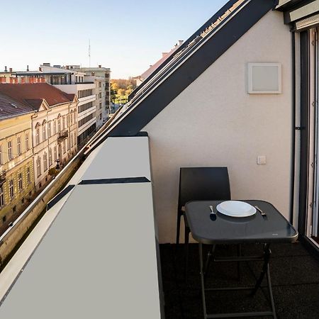 Dream Apartman 1 With Free Parking Gyor Bagian luar foto