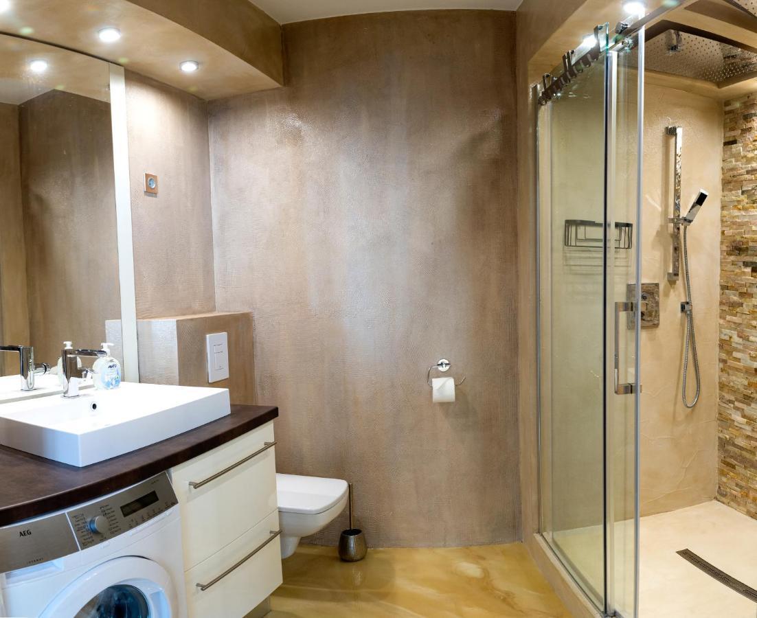 Dream Apartman 1 With Free Parking Gyor Bagian luar foto