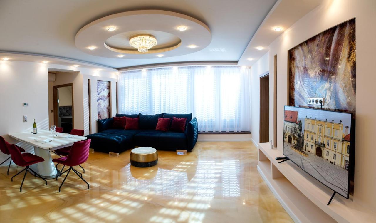 Dream Apartman 1 With Free Parking Gyor Bagian luar foto