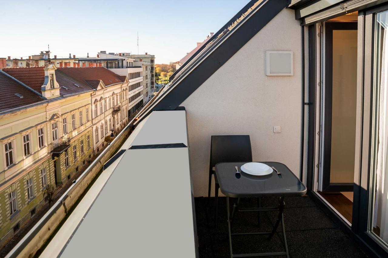 Dream Apartman 1 With Free Parking Gyor Bagian luar foto
